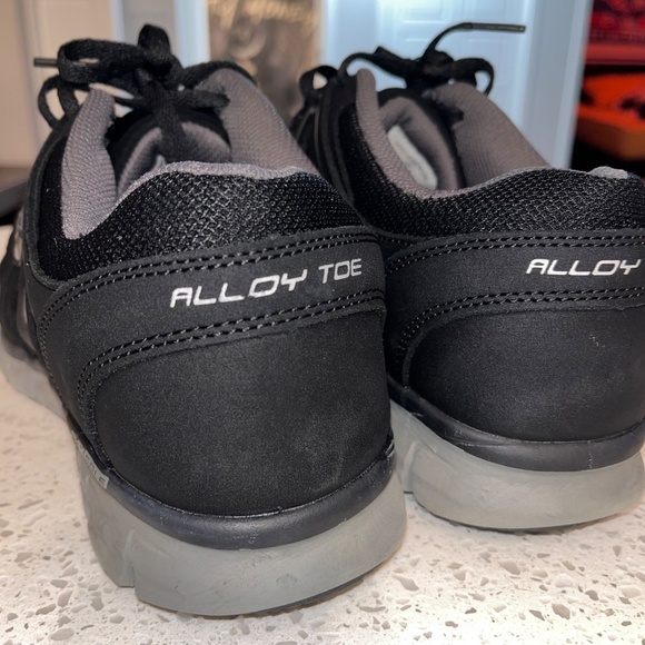 Sketchers Alloy steel tow Flex Sole work shoes size 10 - Picture 2 of 8